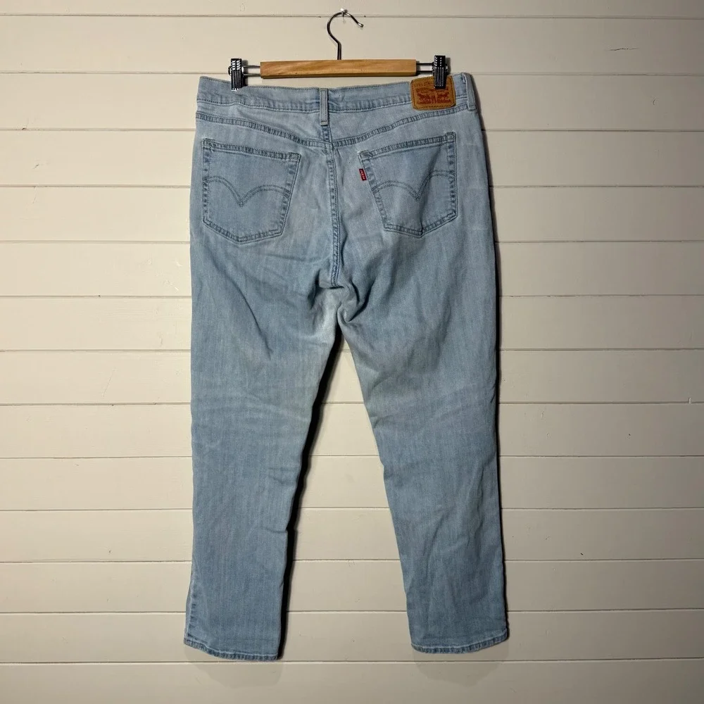 Levis Boyfriend Jeans Light Wash Distressed Blue Denim Size 31 CW-3815 - Picture 3 of 10